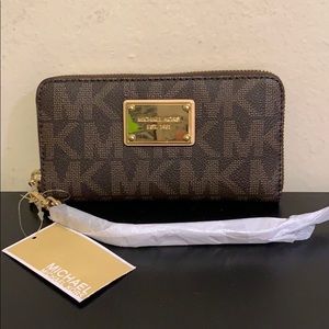 Brand NEW Michael Kors Wallet